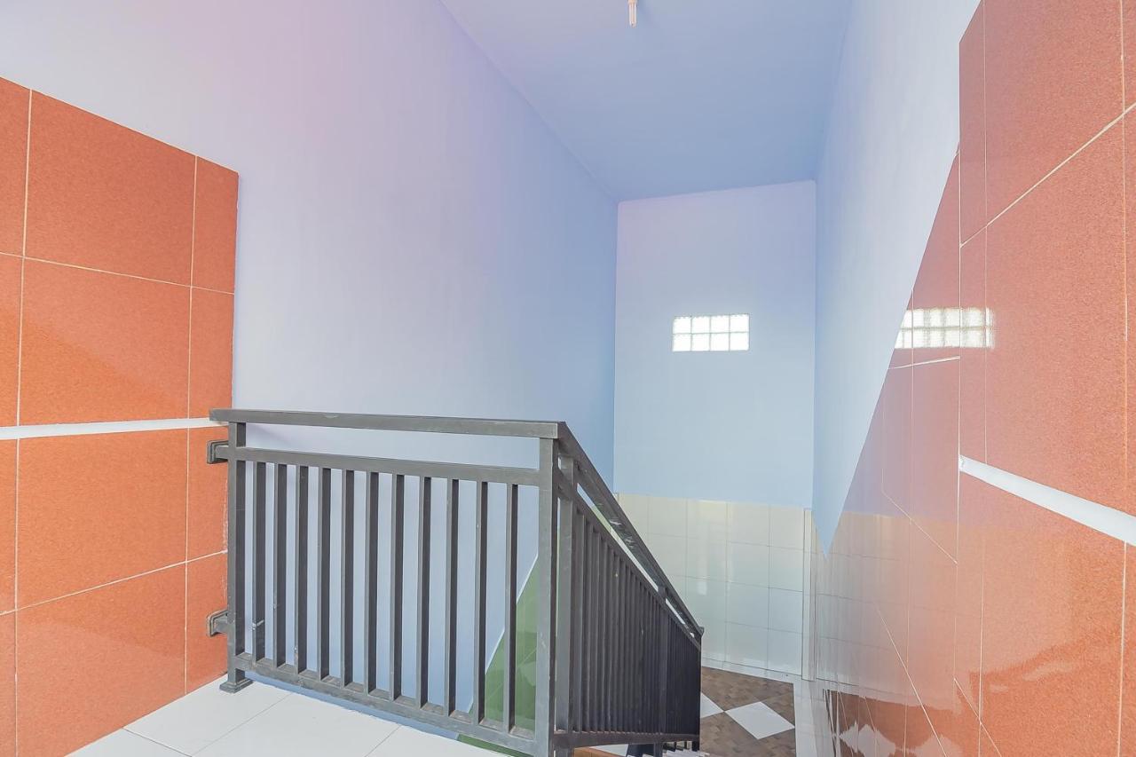 Reddoorz Syariah @ Tambak Mekar Street Subang Hotell Djalantjagak Exteriör bild