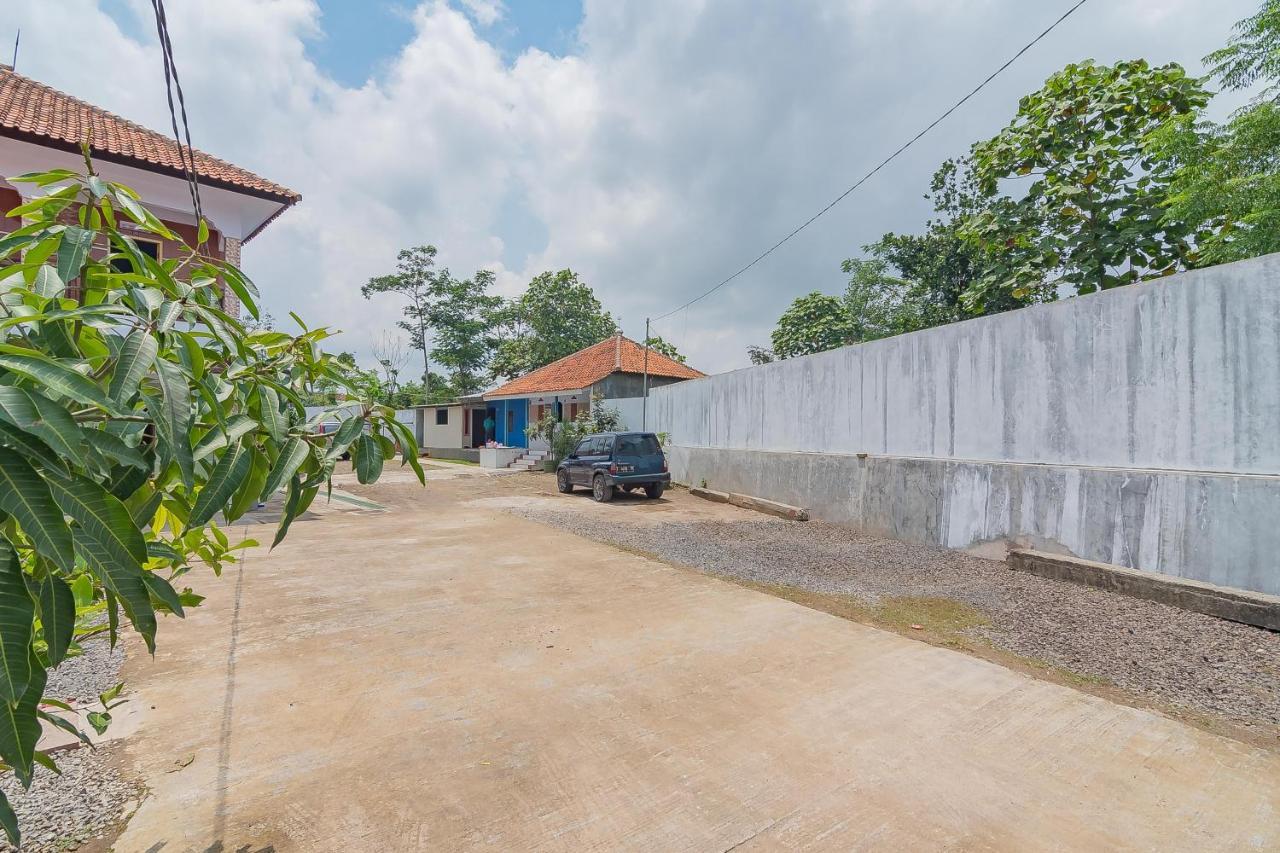 Reddoorz Syariah @ Tambak Mekar Street Subang Hotell Djalantjagak Exteriör bild