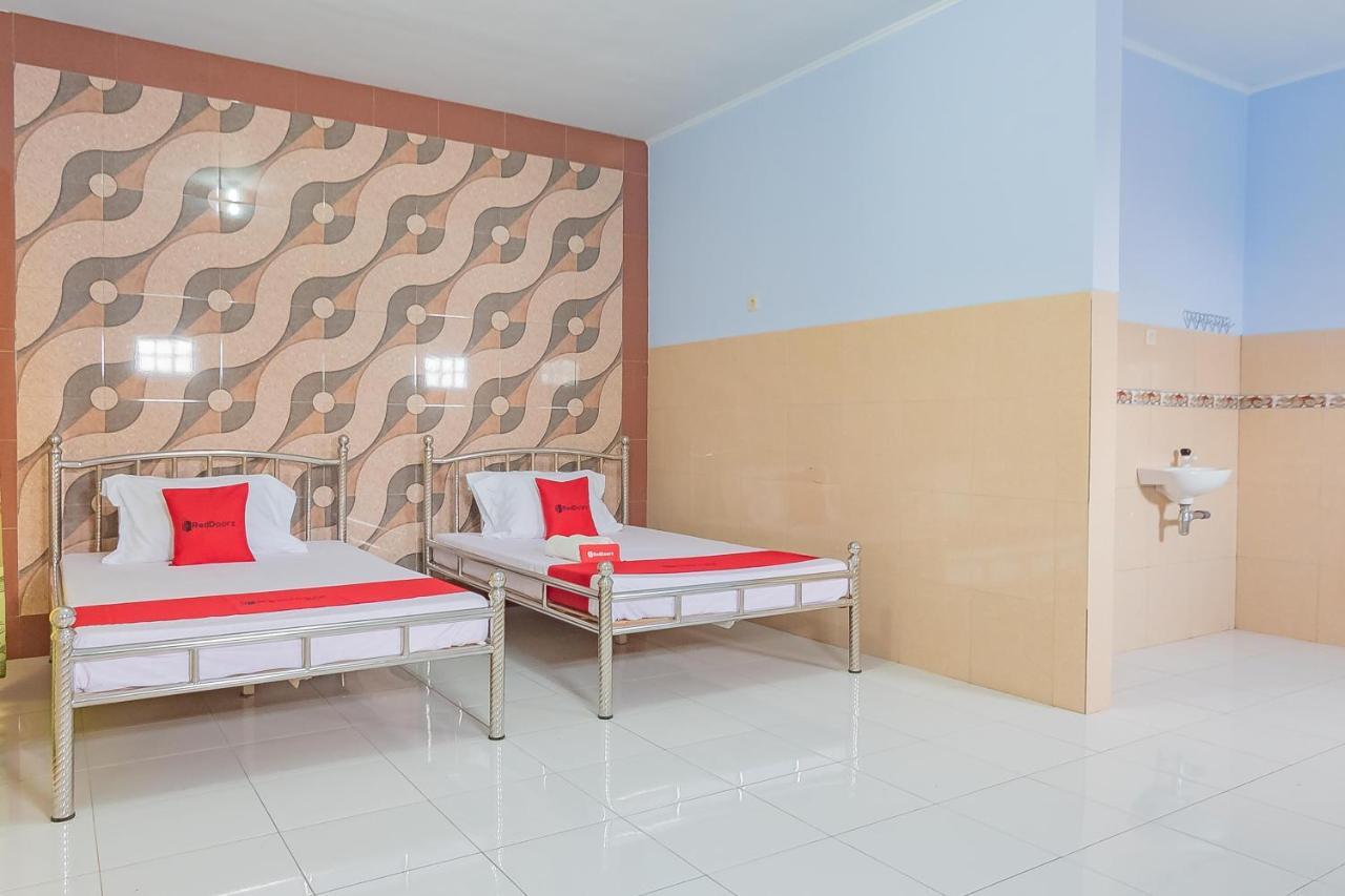 Reddoorz Syariah @ Tambak Mekar Street Subang Hotell Djalantjagak Exteriör bild